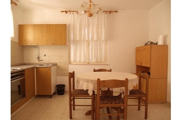 Chorwacja Privát Okrug Donji, Zewnątrz